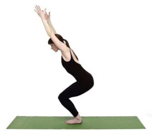 Какие упражнения йоги помогают уменьшить жировую прослойку на животе и боках. 10 поз йоги, чтобы помочь потерять жир на животе