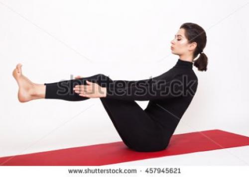 Какие упражнения йоги помогают уменьшить жировую прослойку на животе и боках. 10 поз йоги, чтобы помочь потерять жир на животе