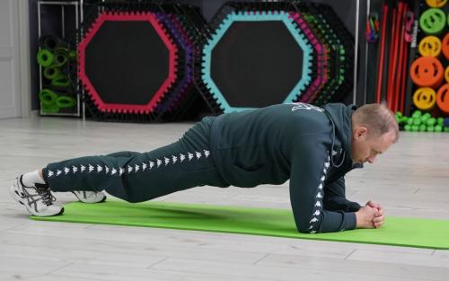 Как правильно делать планку, чтобы не травмироваться и эффективно работать мышцами. Как правильно выполнять планку