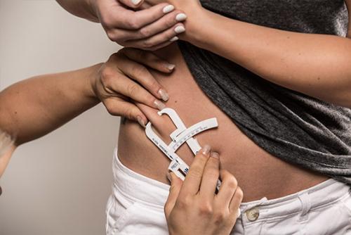 Как можно измерить прогресс в сжигании подкожного жира у мужчин. Методы измерения процента жира в теле