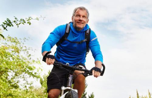 Какие виды спорта лучше всего подходят для людей после 50 лет. Плавание, велосипед