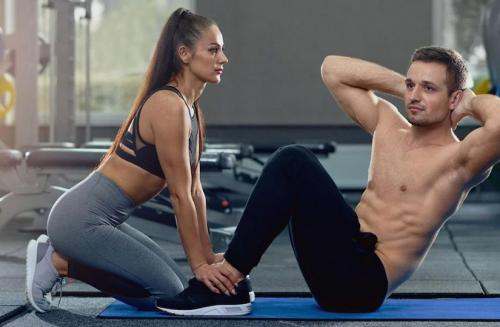 Как развить кубики на животе за один месяц. Рассказывает тренер Академии Wellness