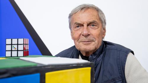 Как часто следует заниматься с кубиком Рубика или другими кубиками для развития интеллекта. Кто и когда изобрел кубик Рубика