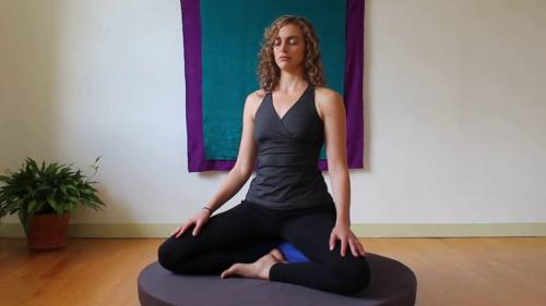 Как выбрать подходящую подушку для утренней йоги для начинающих. Основа медитации – комфорт