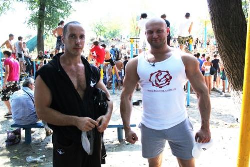 Как сочетать упражнения с гантелями с тренировкой на турнике. Можно ли совмещать занятия на турниках и поход в качалку?