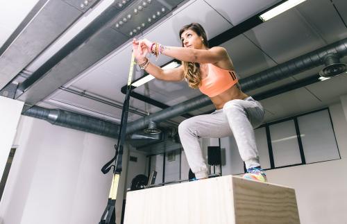 Эффективные упражнения: тренировка без прыжков для похудения дома 01 Эффективные упражнения: тренировка без прыжков для похудения дома 01