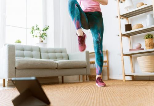 Какие упражнения можно включить в тренировочный комплекс для сжигания калорий за 15 минут. Как быстро сжечь 500 калорий дома: круговая тренировка для всех уровней подготовки