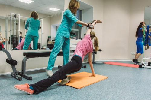 Какие упражнения безопасны для людей с проблемами позвоночника. Что такое ЛФК