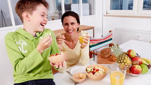 Есть ли определенное время суток, в которое лучше употреблять пищу для улучшения метаболизма. В соответствии с биологическими часами